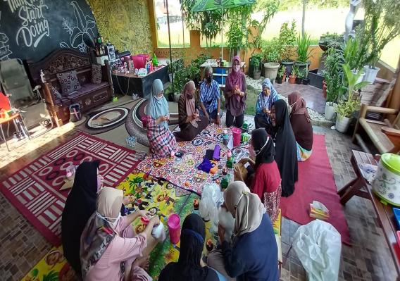 Pelatihan pemberdayan ibu rumah tangga