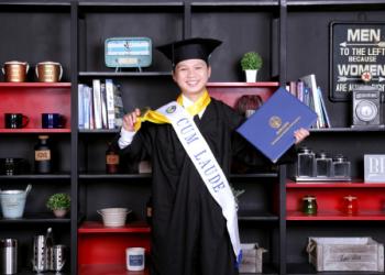 Foto Wisuda Andri