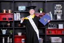 Foto Wisuda Andri